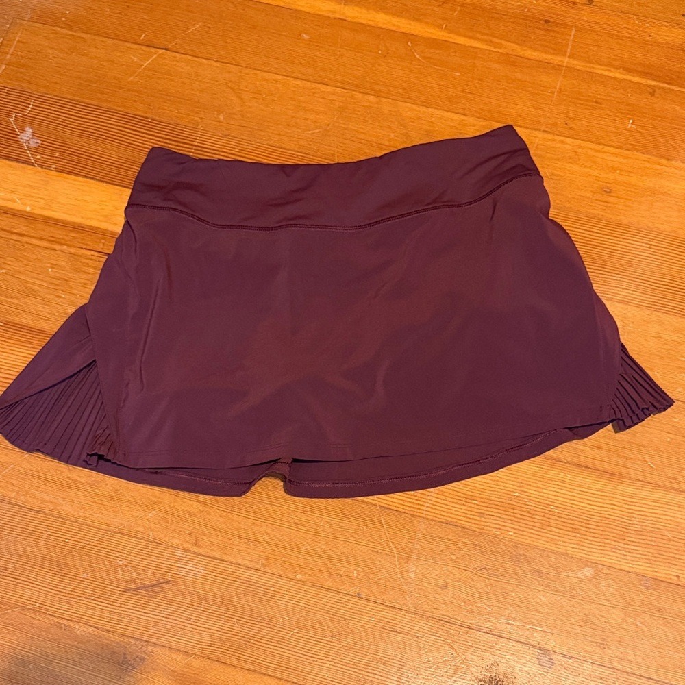 Lululemon Women's Burgundy Pleat Skort